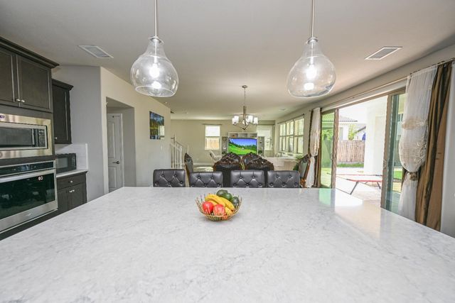 2833 N Armstrong Avenue, Fresno, CA 93727