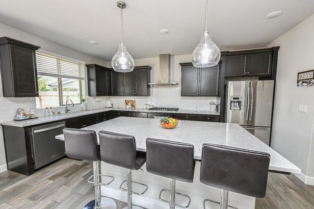 2833 N Armstrong Avenue, Fresno, CA 93727