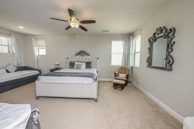 2833 N Armstrong Avenue, Fresno, CA 93727