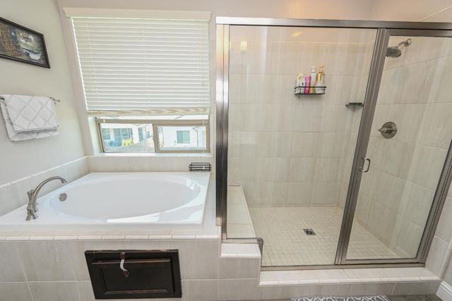 2833 N Armstrong Avenue, Fresno, CA 93727