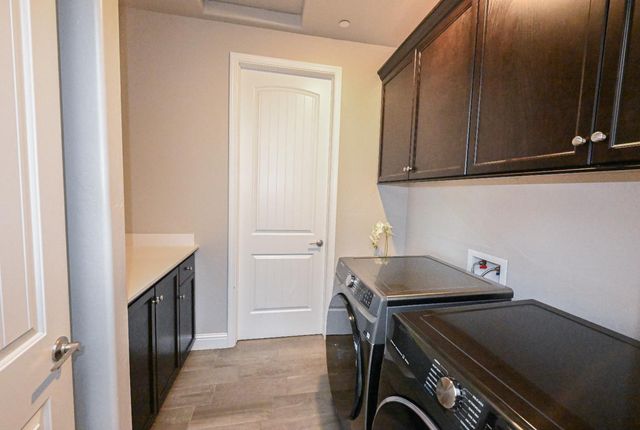 2833 N Armstrong Avenue, Fresno, CA 93727