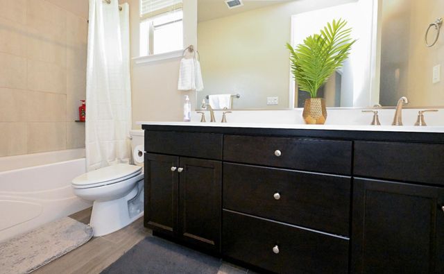 2833 N Armstrong Avenue, Fresno, CA 93727