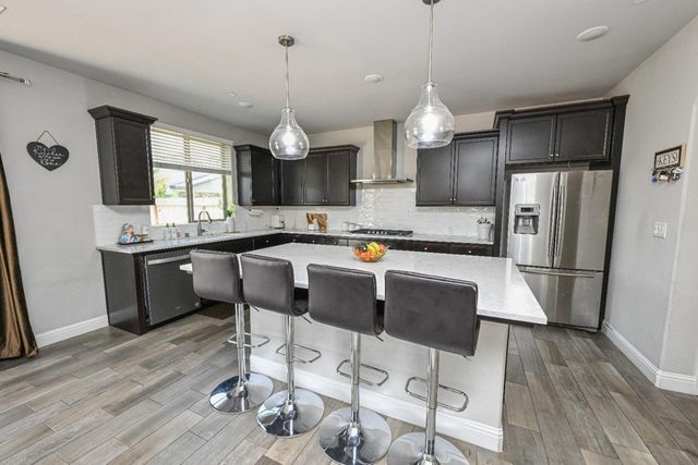 2833 N Armstrong Avenue, Fresno, CA 93727