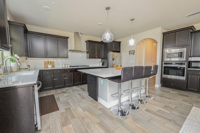 2833 N Armstrong Avenue, Fresno, CA 93727