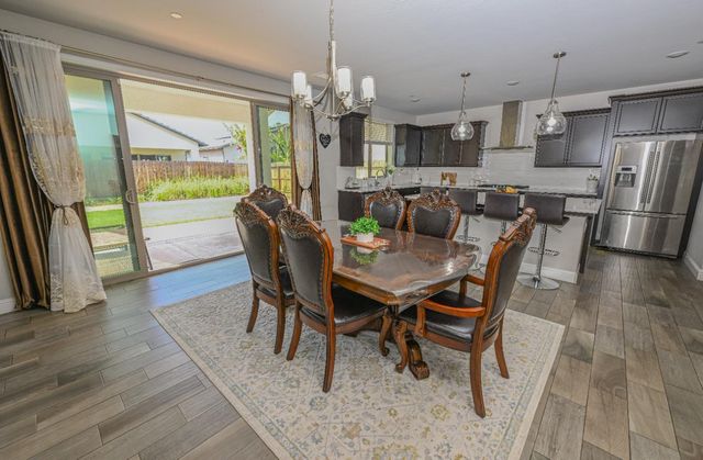 2833 N Armstrong Avenue, Fresno, CA 93727