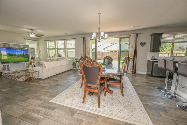 2833 N Armstrong Avenue, Fresno, CA 93727