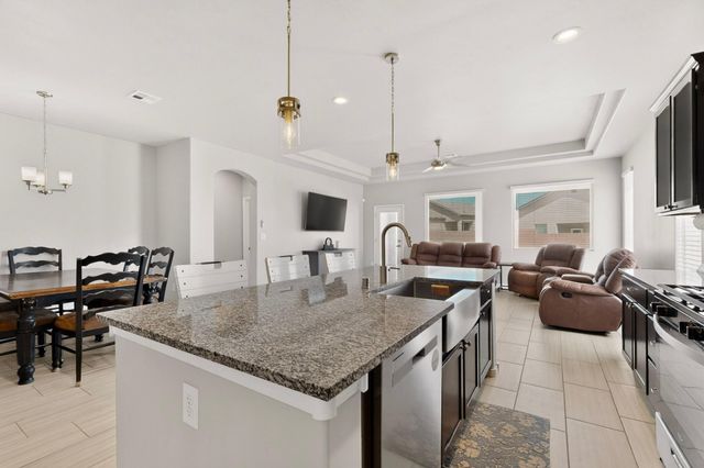 424 Liam Court SW, Los Lunas, NM 87031