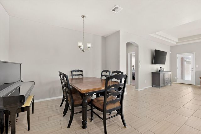 424 Liam Court SW, Los Lunas, NM 87031