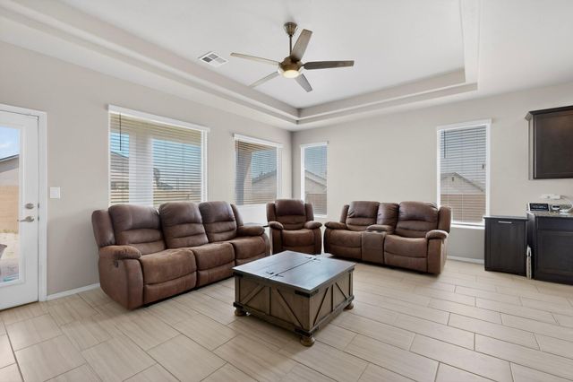 424 Liam Court SW, Los Lunas, NM 87031