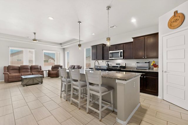 424 Liam Court SW, Los Lunas, NM 87031