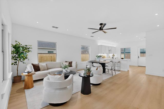 10185 Budtime Lane, Dallas, TX 75217