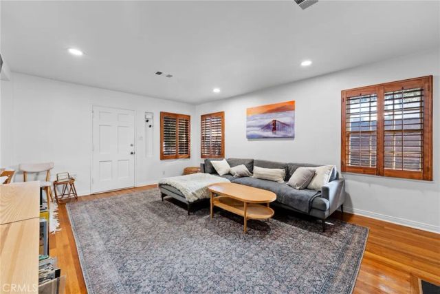 3989 Coolidge, Los Angeles, CA 90066