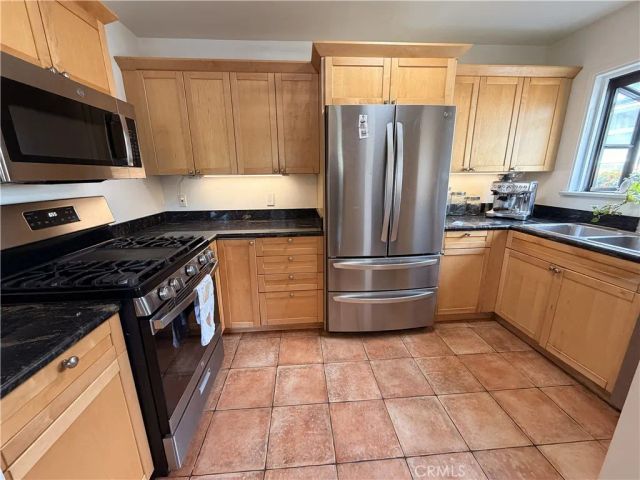 3989 Coolidge, Los Angeles, CA 90066