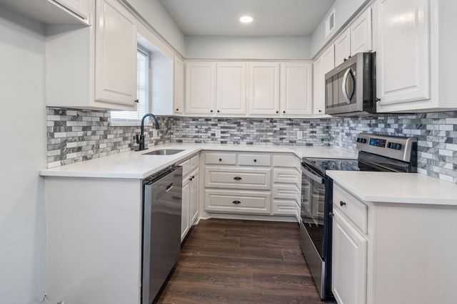 208 N Coleman Street, Mabank, TX 75147
