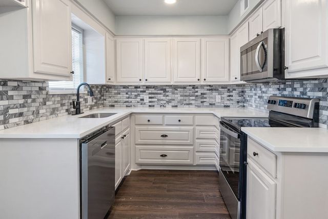 208 N Coleman Street, Mabank, TX 75147