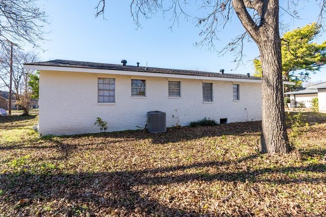 208 N Coleman Street, Mabank, TX 75147