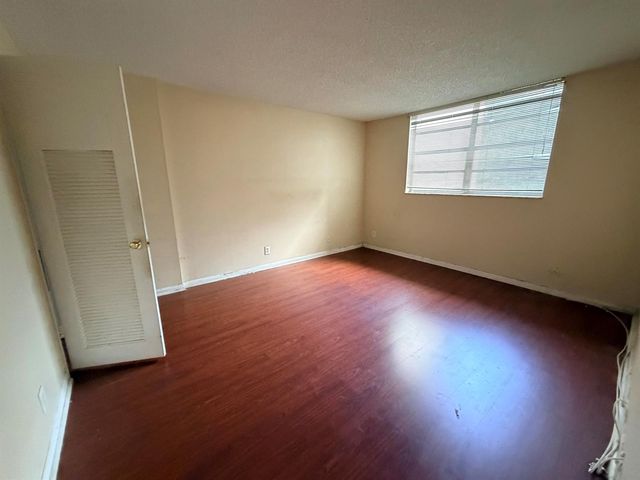 3070 NW 48th Terrace 307, Lauderdale Lakes, FL 33313