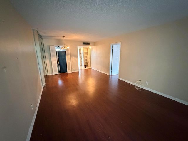 3070 NW 48th Terrace 307, Lauderdale Lakes, FL 33313