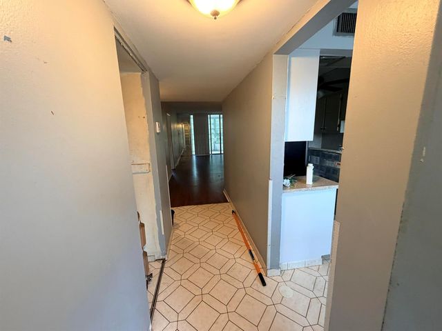 3070 NW 48th Terrace 307, Lauderdale Lakes, FL 33313