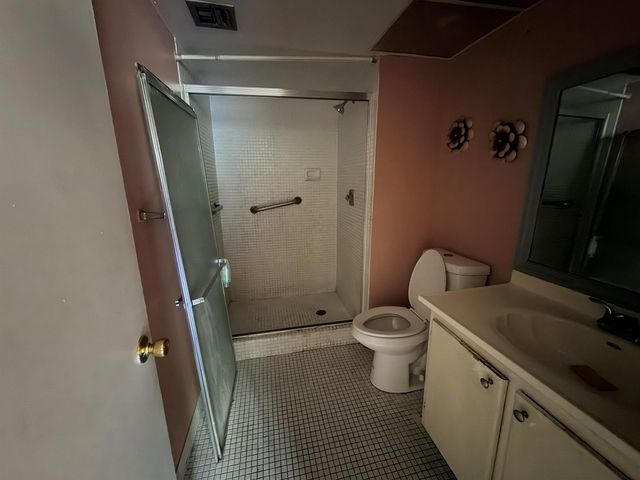 3070 NW 48th Terrace 307, Lauderdale Lakes, FL 33313