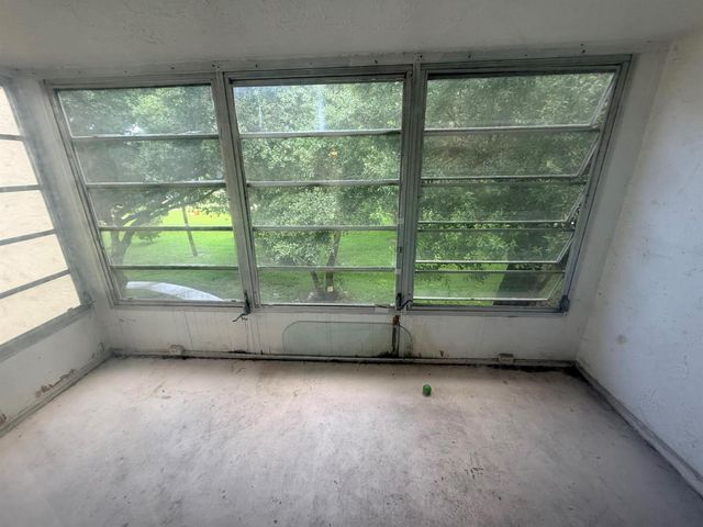 3070 NW 48th Terrace 307, Lauderdale Lakes, FL 33313