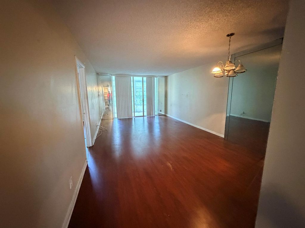 3070 NW 48th Terrace 307, Lauderdale Lakes, FL 33313