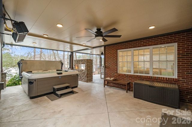 4685 Eagle Pointe Court, Denver, NC 28037