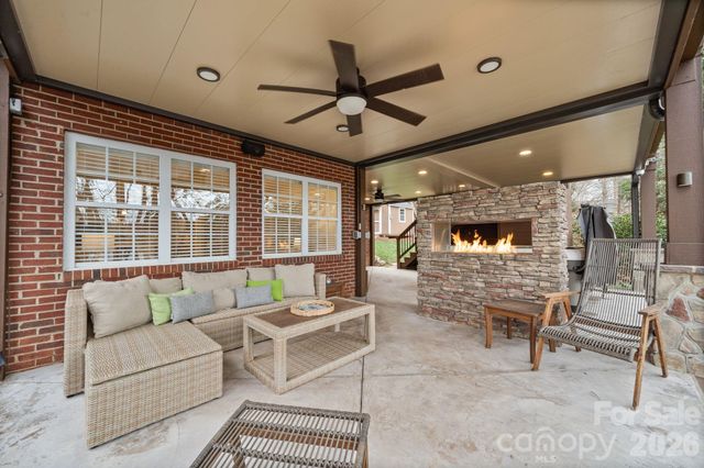 4685 Eagle Pointe Court, Denver, NC 28037