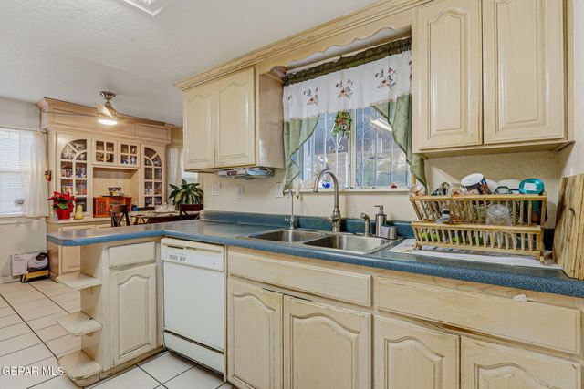 155 ESCALANTE Drive, Socorro, TX 79927