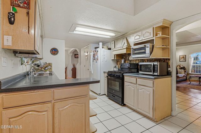 155 ESCALANTE Drive, Socorro, TX 79927