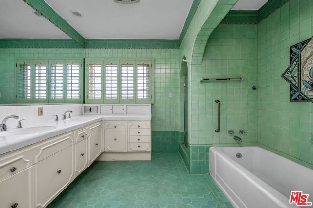 325 EL CAMINO Drive, Beverly Hills, CA 90212