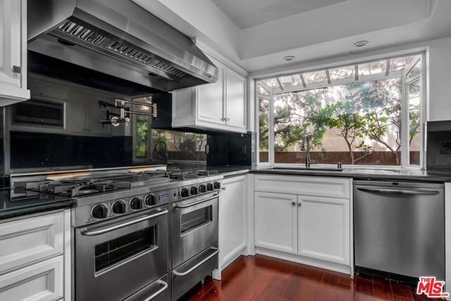 325 EL CAMINO Drive, Beverly Hills, CA 90212