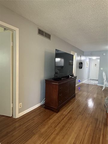 11485 OAKHURST ROAD 200-307, Largo, FL 33774