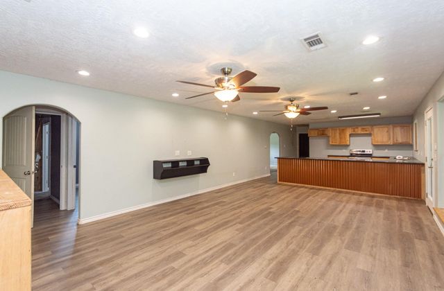 7807 N Fm 565 Road, Baytown, TX 77523