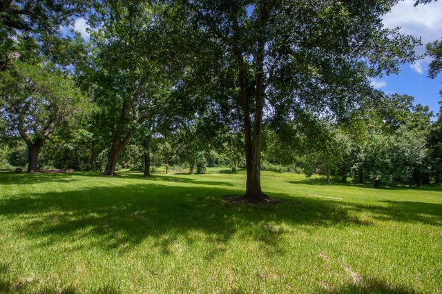 7807 N Fm 565 Road, Baytown, TX 77523