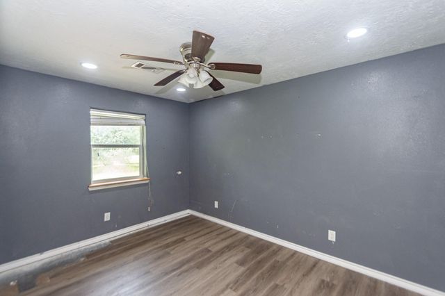 7807 N Fm 565 Road, Baytown, TX 77523