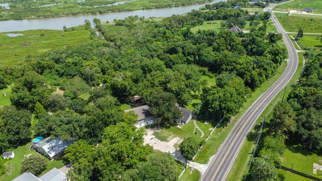 7807 N Fm 565 Road, Baytown, TX 77523