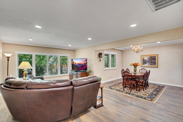 8117 Shangrila Dr, Fair Oaks, CA 95628