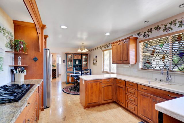 8117 Shangrila Dr, Fair Oaks, CA 95628