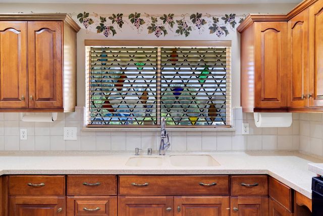 8117 Shangrila Dr, Fair Oaks, CA 95628
