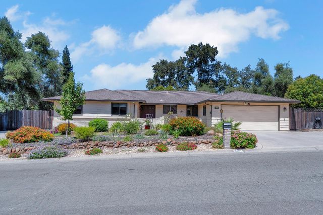 8117 Shangrila Dr, Fair Oaks, CA 95628