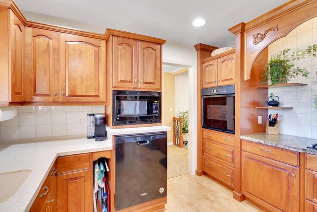 8117 Shangrila Dr, Fair Oaks, CA 95628
