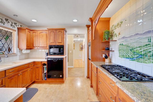 8117 Shangrila Dr, Fair Oaks, CA 95628