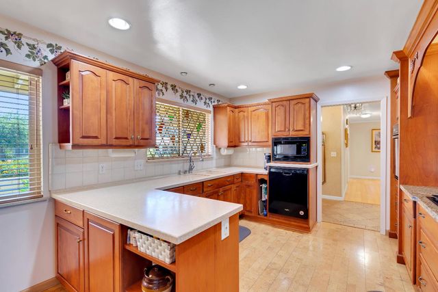 8117 Shangrila Dr, Fair Oaks, CA 95628