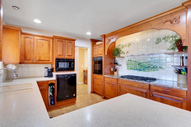 8117 Shangrila Dr, Fair Oaks, CA 95628