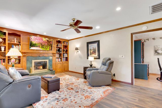 8117 Shangrila Dr, Fair Oaks, CA 95628