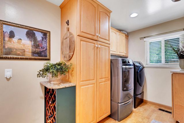 8117 Shangrila Dr, Fair Oaks, CA 95628