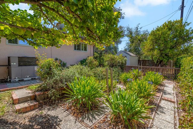8117 Shangrila Dr, Fair Oaks, CA 95628