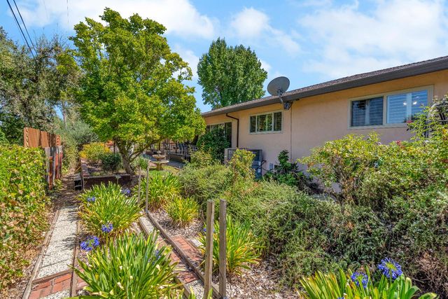 8117 Shangrila Dr, Fair Oaks, CA 95628