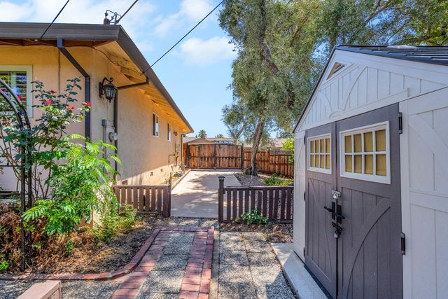 8117 Shangrila Dr, Fair Oaks, CA 95628